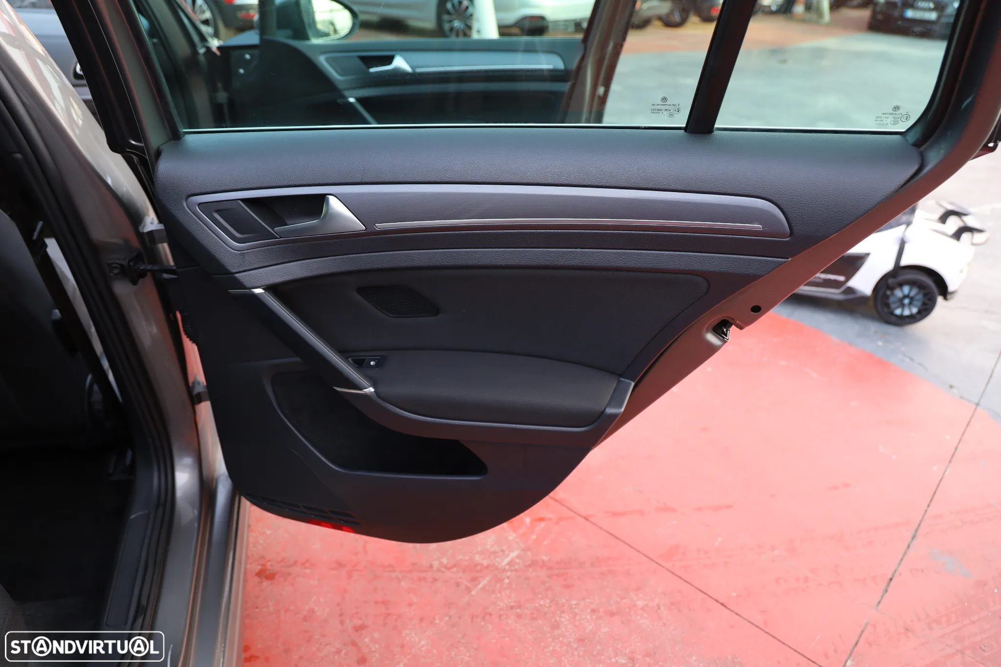 VW Golf Variant 1.6 TDi R-Line - 9