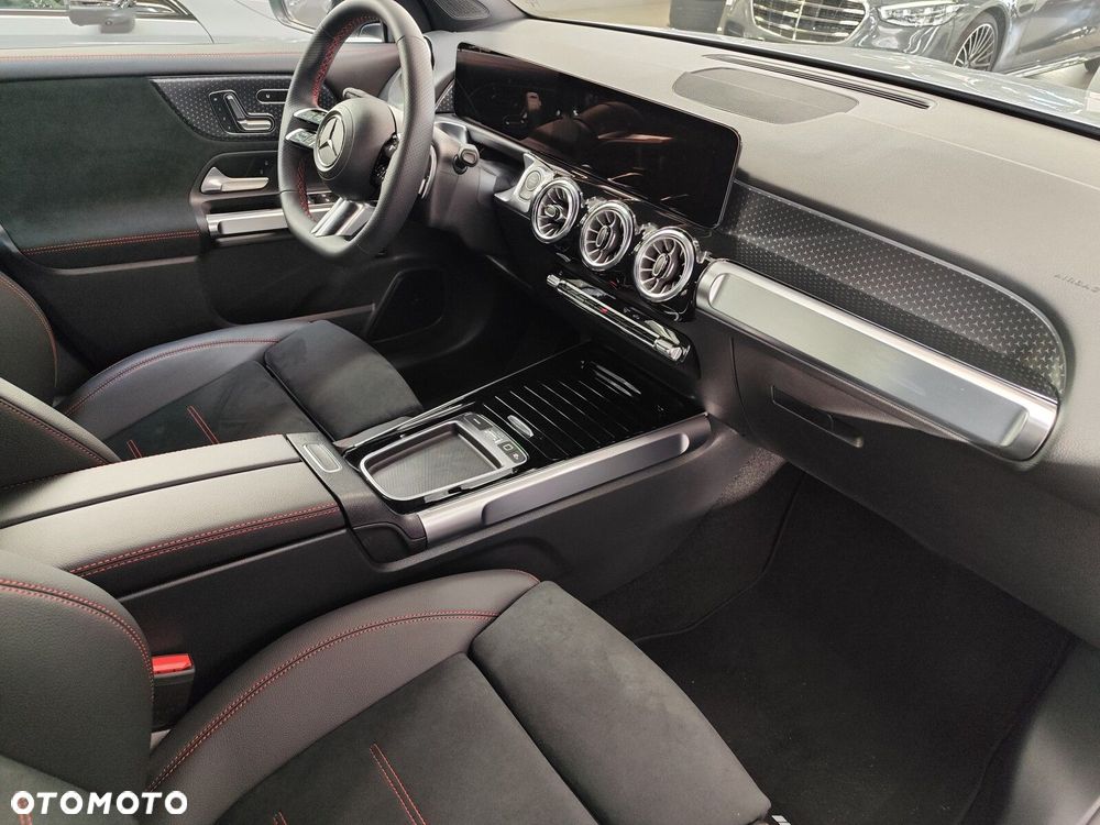 Mercedes-Benz GLB - 16