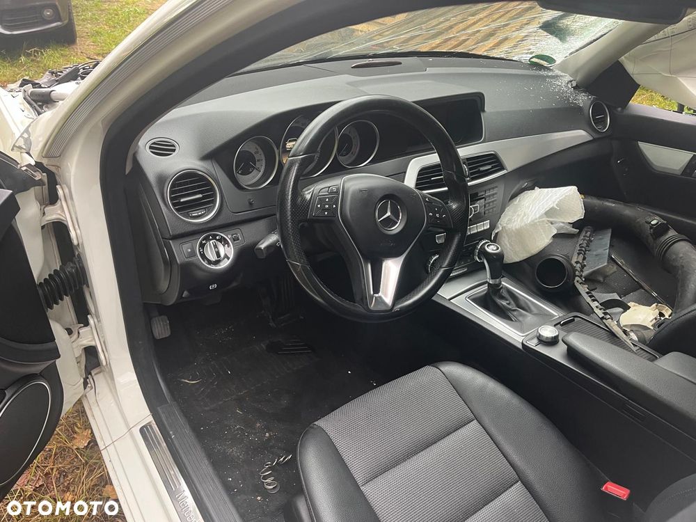 Mercedes-Benz Klasa C 180 T CGI BlueEFFICIENCY - 10