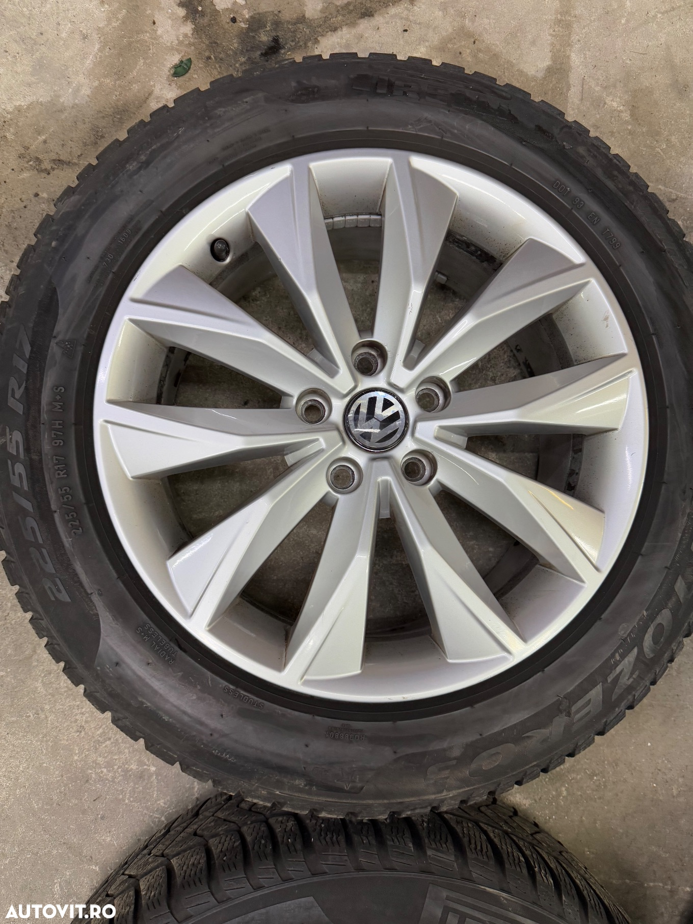 Set jante aliaj VW T-ROC , SEAT ATECA cu cauciucuri iarna 225/55R17 uzura 30% - 5