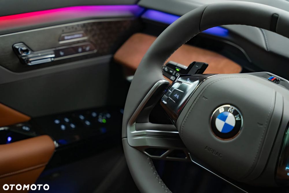 BMW Seria 7 - 32