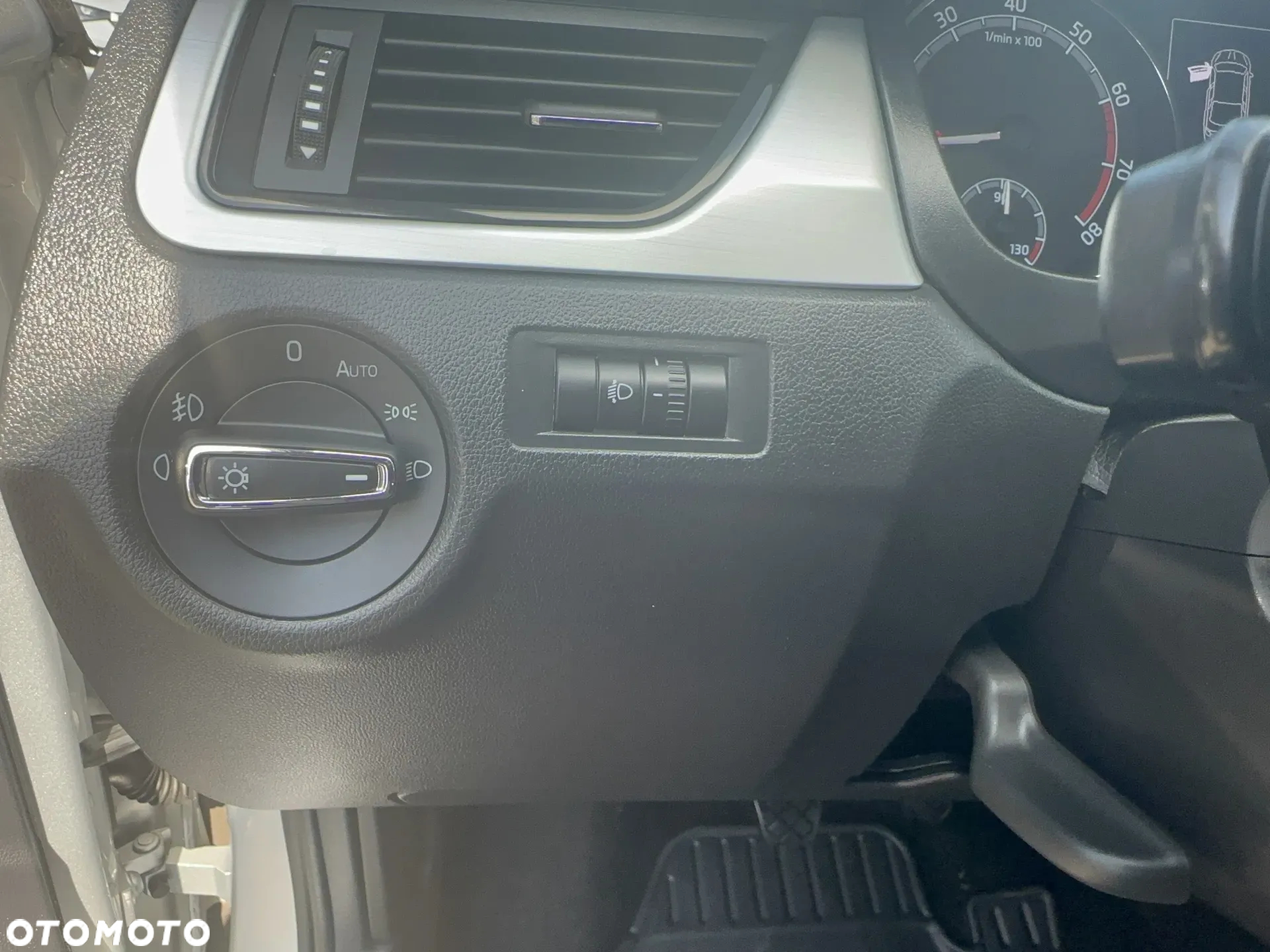 Skoda RAPID 1.0 TSI Ambition - 17