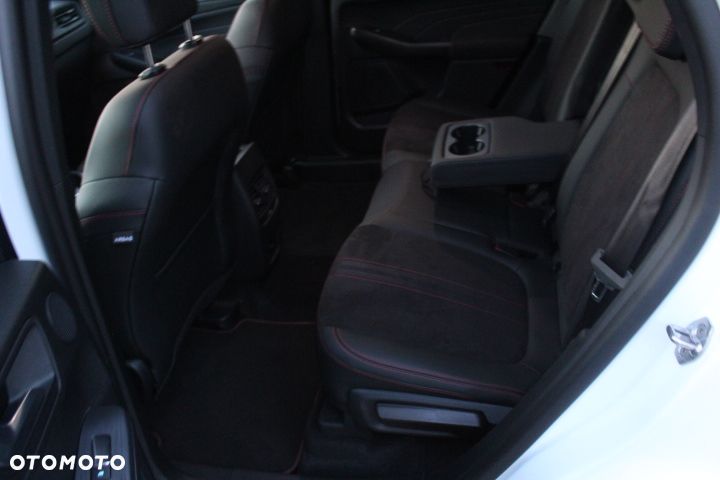 Ford Kuga 2.5 Duratec FHEV 4x4 ST-LINE X - 18