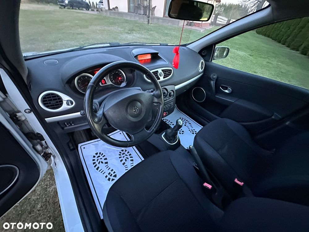 Renault Clio - 10