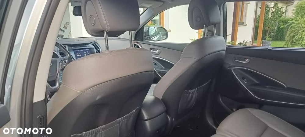 Hyundai Grand Santa Fe - 10