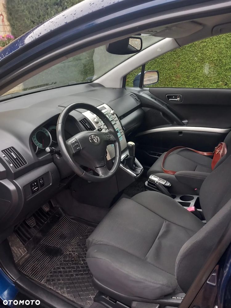 Toyota Corolla Verso - 10