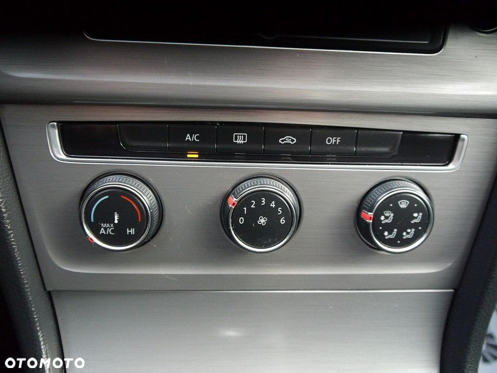 Volkswagen Golf 1.6 TDI BlueMotion Comfortline - 20