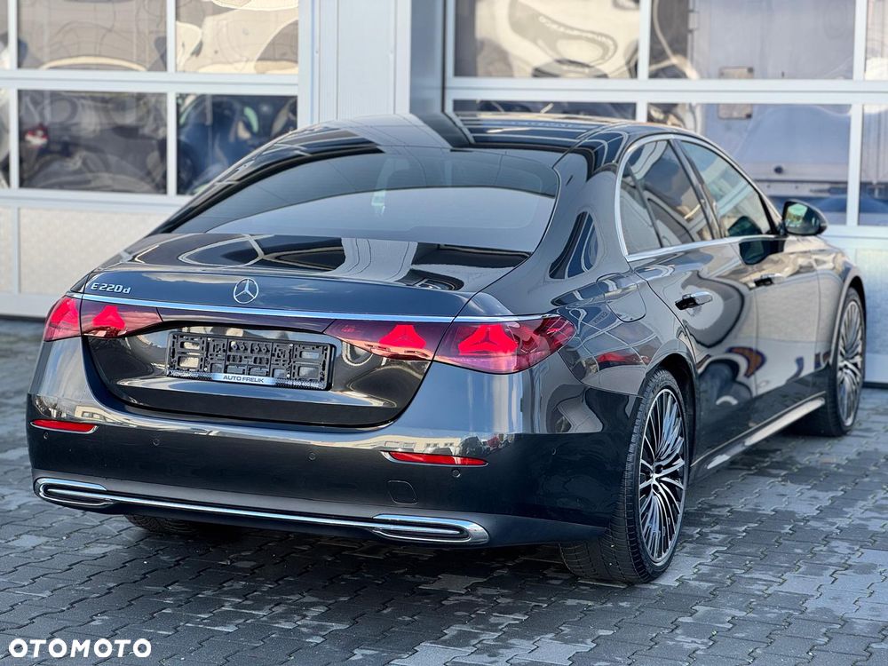 Mercedes-Benz E-Class 2025 photo 4