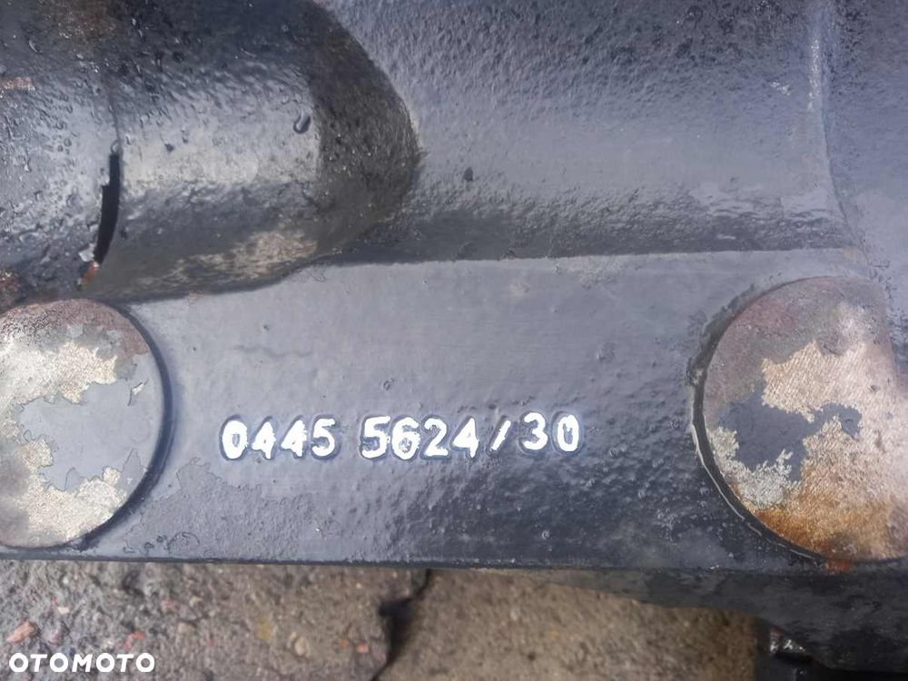 Wspornik przedniego amortyzowanego mostu kołyska Deutz Fahr Agroton 620 TTV - 2