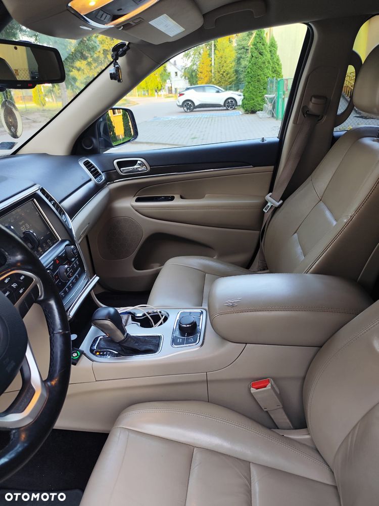 Jeep Grand Cherokee - 25