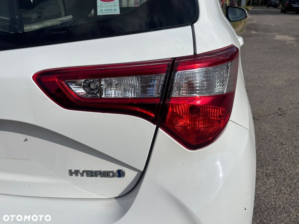 Toyota Yaris Hybrid 100 Active - 24