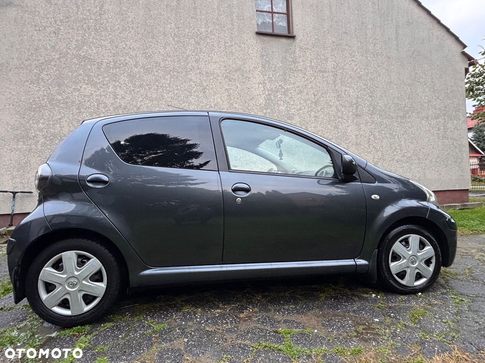 Toyota Aygo 2011 photo 2