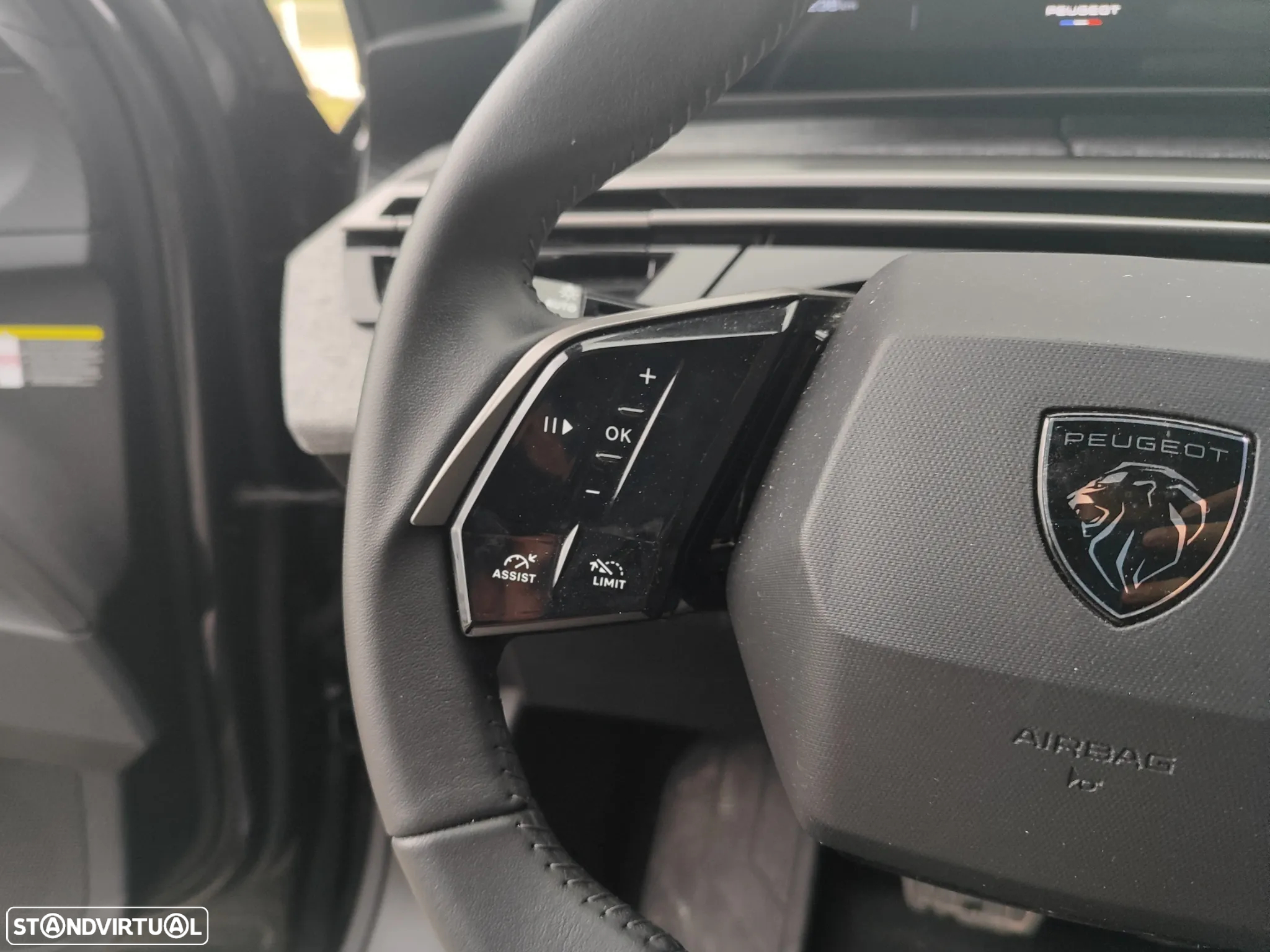 Peugeot 3008 1.2 Hybrid Allure e-DCS6 - 12