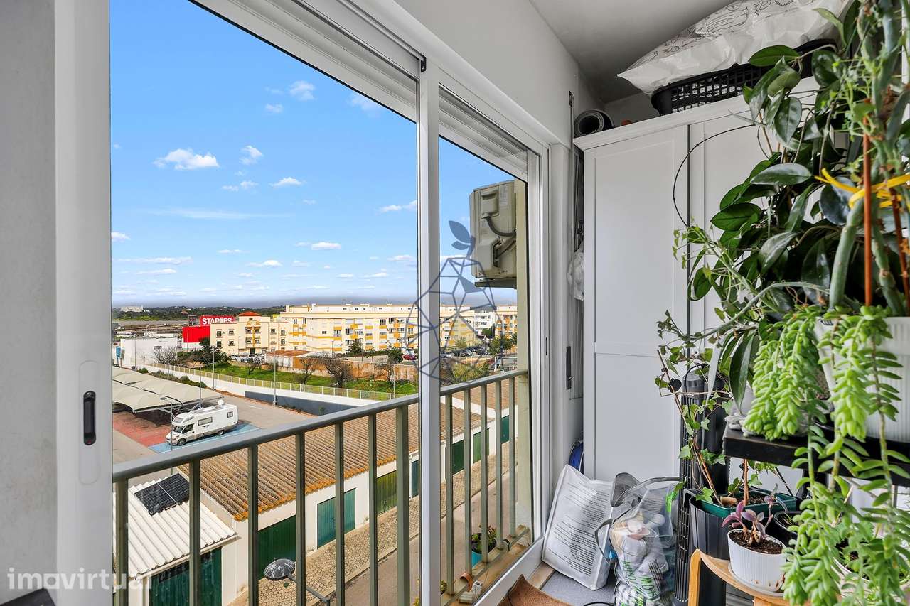 Apartamento T3 totalmente Remodelado no Parchal - Lagoa - Grande imagem: 5/41