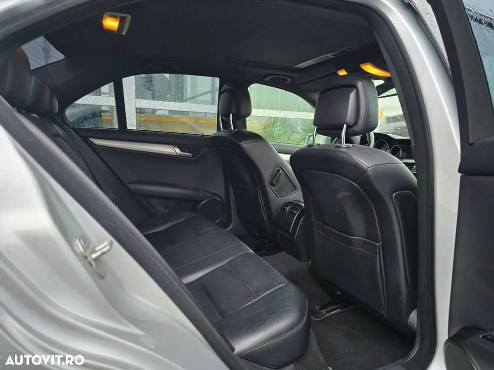 Mercedes-Benz C - 12