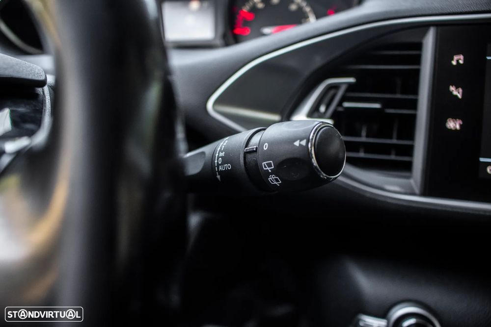 Peugeot 308 SW BlueHDi 130 EAT8 Stop & Start Allure - 15