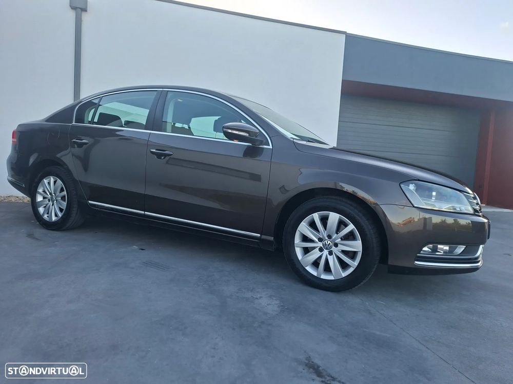 VW Passat 2.0 TDI BlueMotion Exclusive - 3