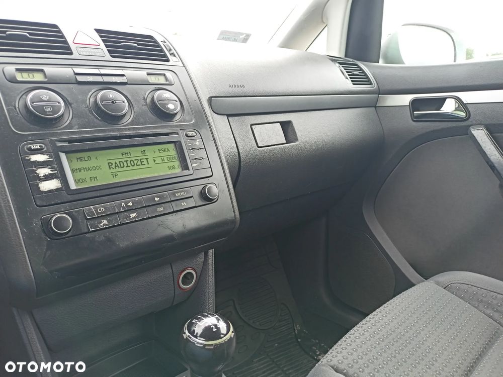 Volkswagen Touran - 12