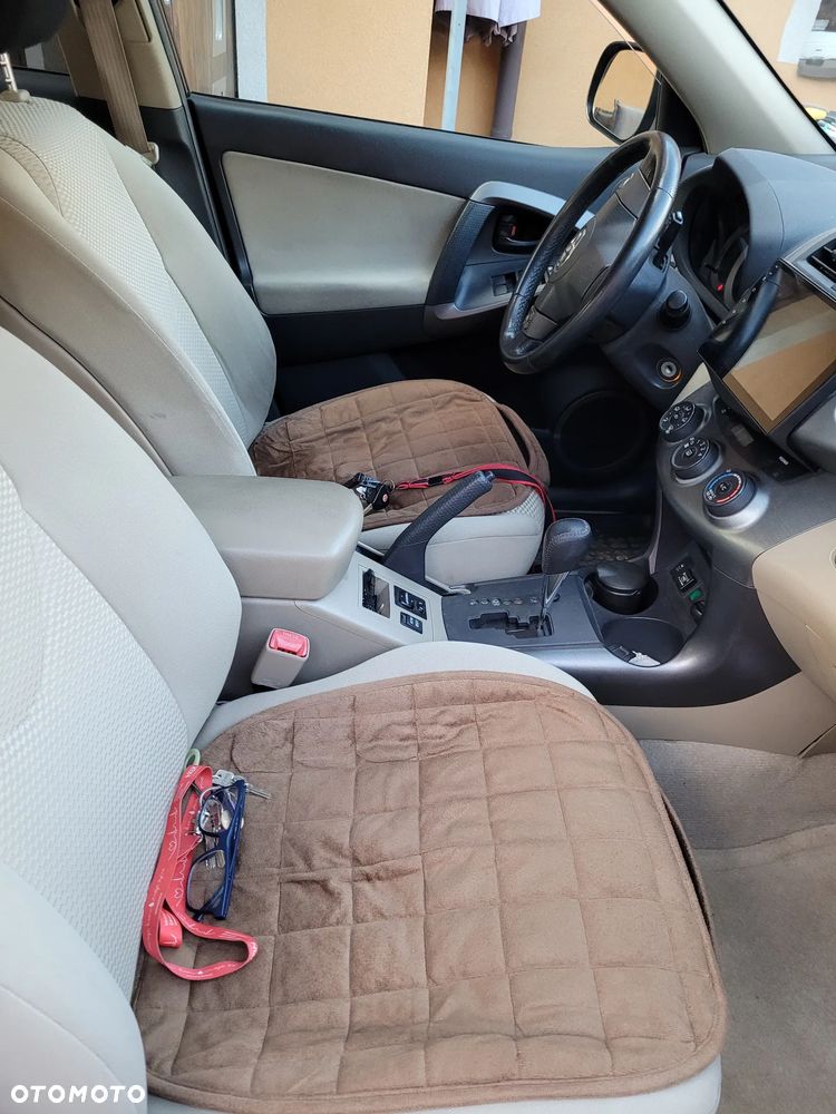 Toyota RAV4 - 11