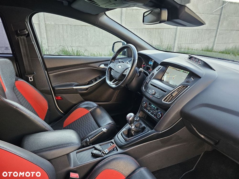 Ford Focus 2.0 EcoBoost ST mit Leder-Sport-Paket - 39