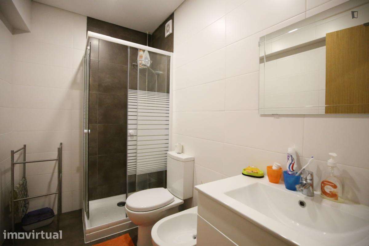 Quarto - localizado em Carnide Lisbon - Grande imagem: 2/23