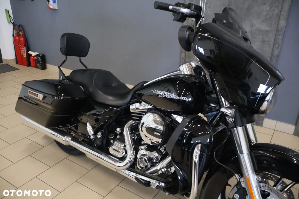 Harley-Davidson Touring Street Glide - 17