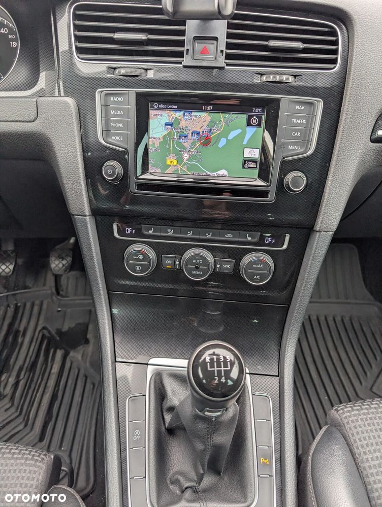 Volkswagen Golf 1.6 TDI BlueMotion Technology Comfortline - 19