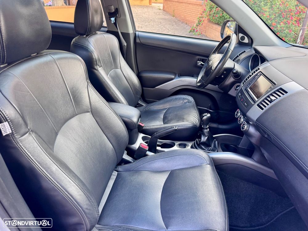 Mitsubishi Outlander 2.2 DI-D Instyle Navi - 17