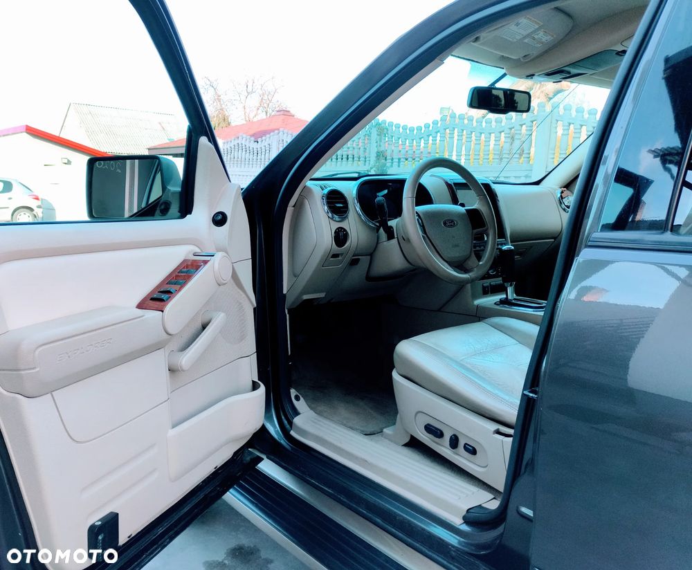 Ford Explorer 4.0 4WD - 10