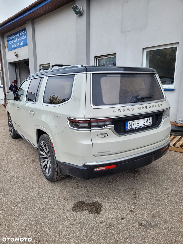 Jeep Grand Wagoneer - 10