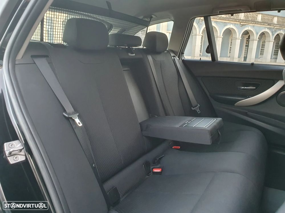BMW 320 d EfficientDynamics Line Sport - 50