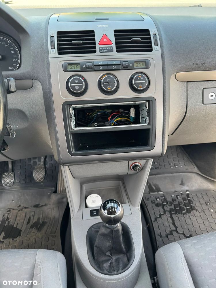 Volkswagen Touran - 17