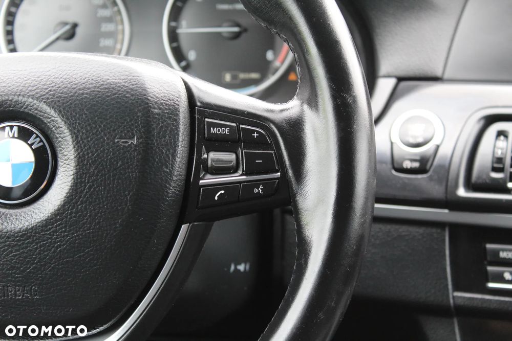 BMW Seria 5 520d - 25
