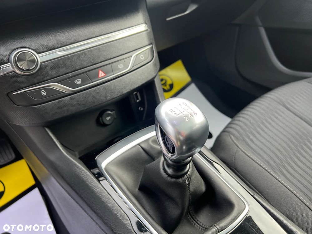 Peugeot 308 1.6 BlueHDi Allure S&S - 17