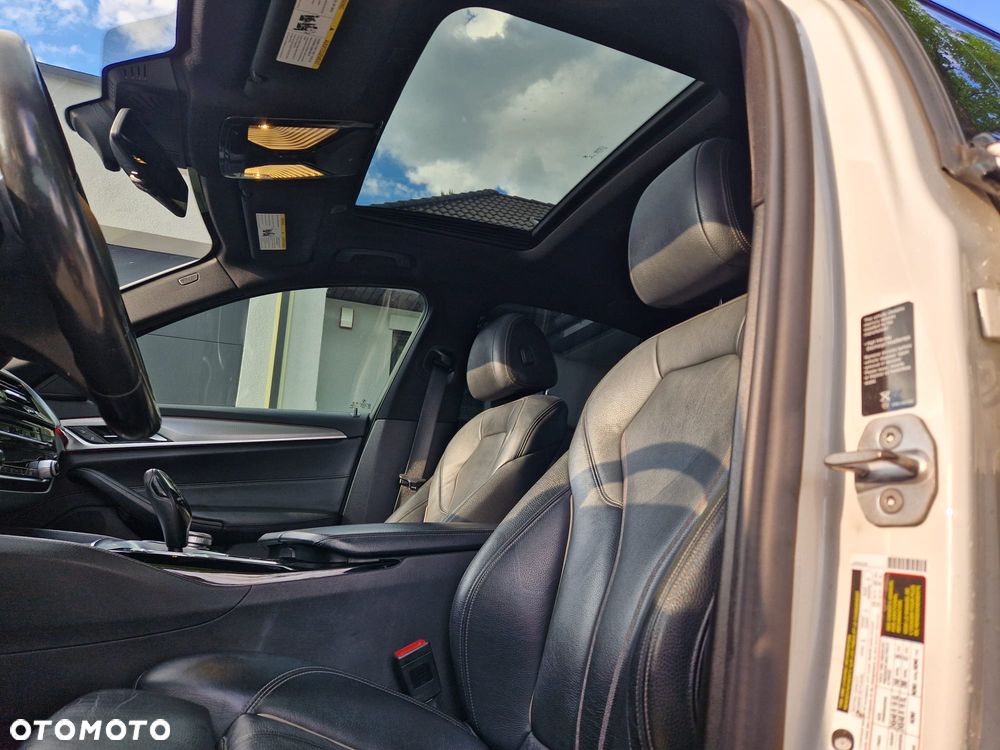 BMW Seria 5 530i xDrive M Sport Edition - 16