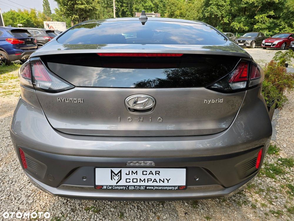 Hyundai IONIQ - 10