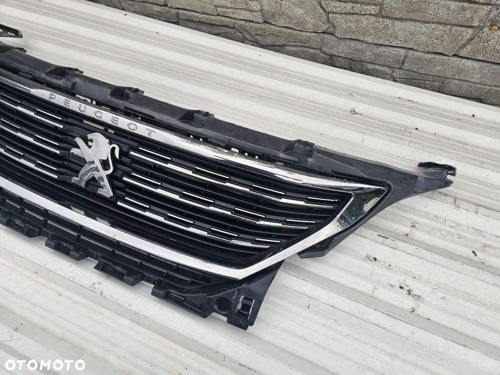 Peugeot 5008 II GRILL ATRAPA W ZDERZAK PRZÓD WERSJA NA ZWYKŁEJ LAMPIE - 2
