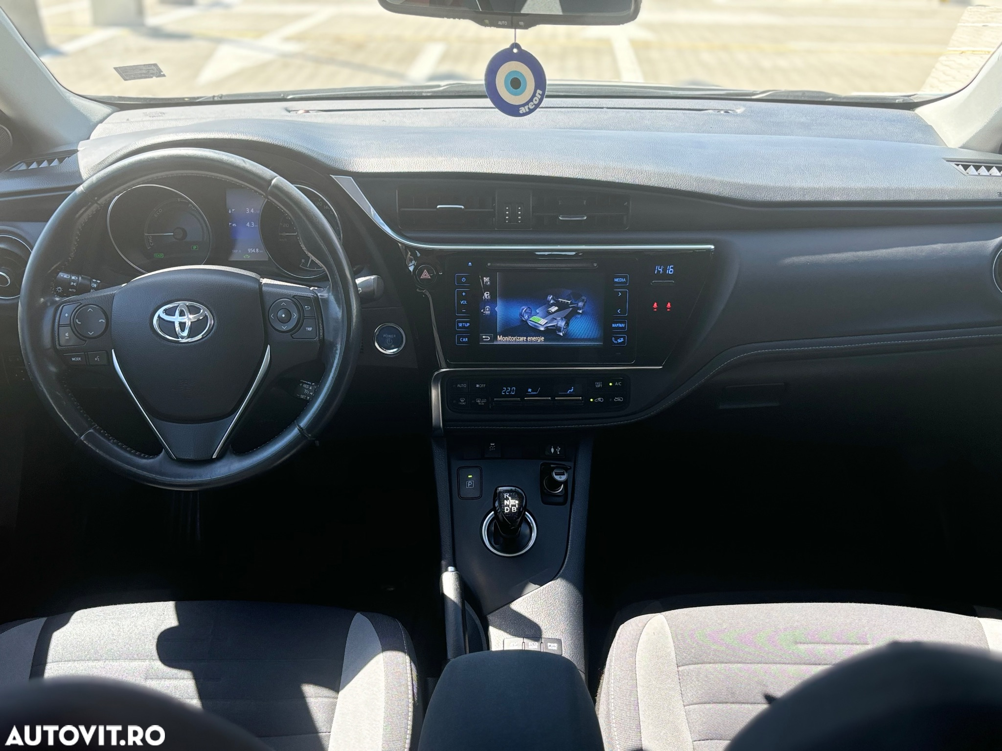 Toyota Auris 1.8 L VVT-i HSD Sol + - 11
