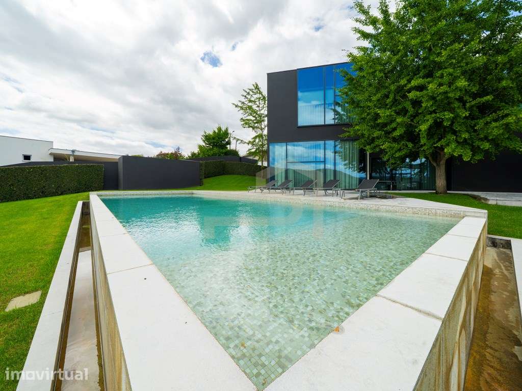 Exclusiva Moradia de Luxo com Design Contemporâneo - Grande imagem: 3/60