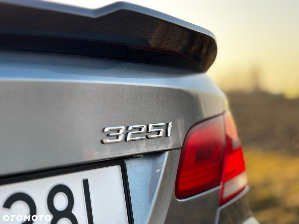 BMW Seria 3 325i - 38