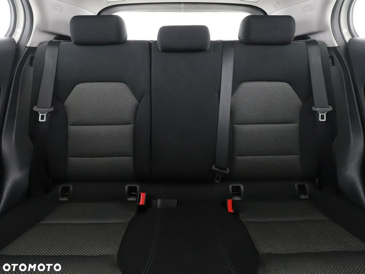 Mercedes-Benz GLA 180 d 7G-DCT - 19