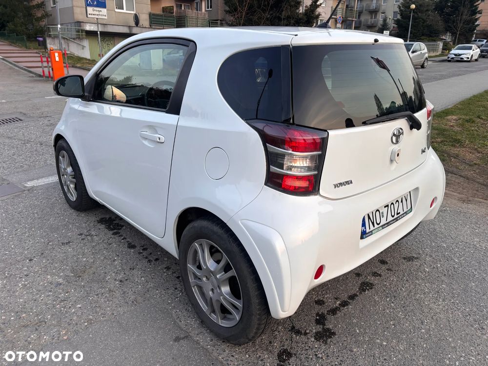 Toyota iQ 1.0 - 8