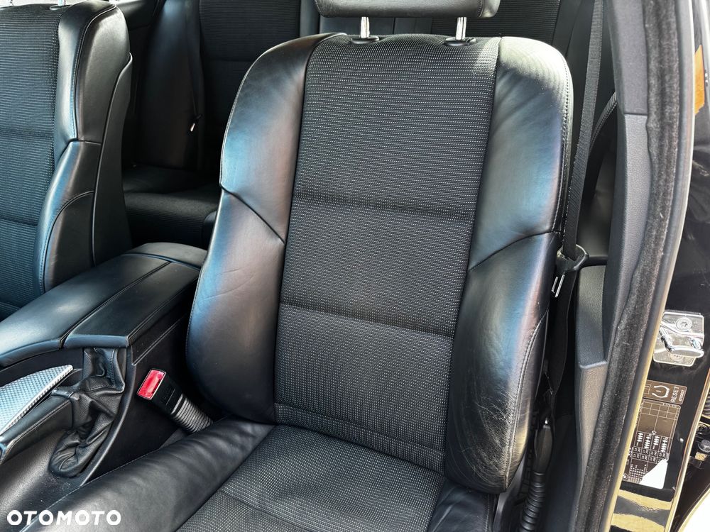 BMW Seria 5 523i Touring - 25