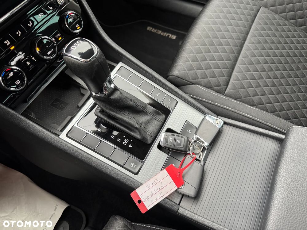 Skoda Superb 2.0 TDI DSG Ambition - 32