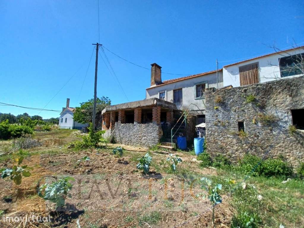 Casa antiga geminada para reabilitar a 10m de Ferreira do Zêzere. - Grande imagem: 5/13