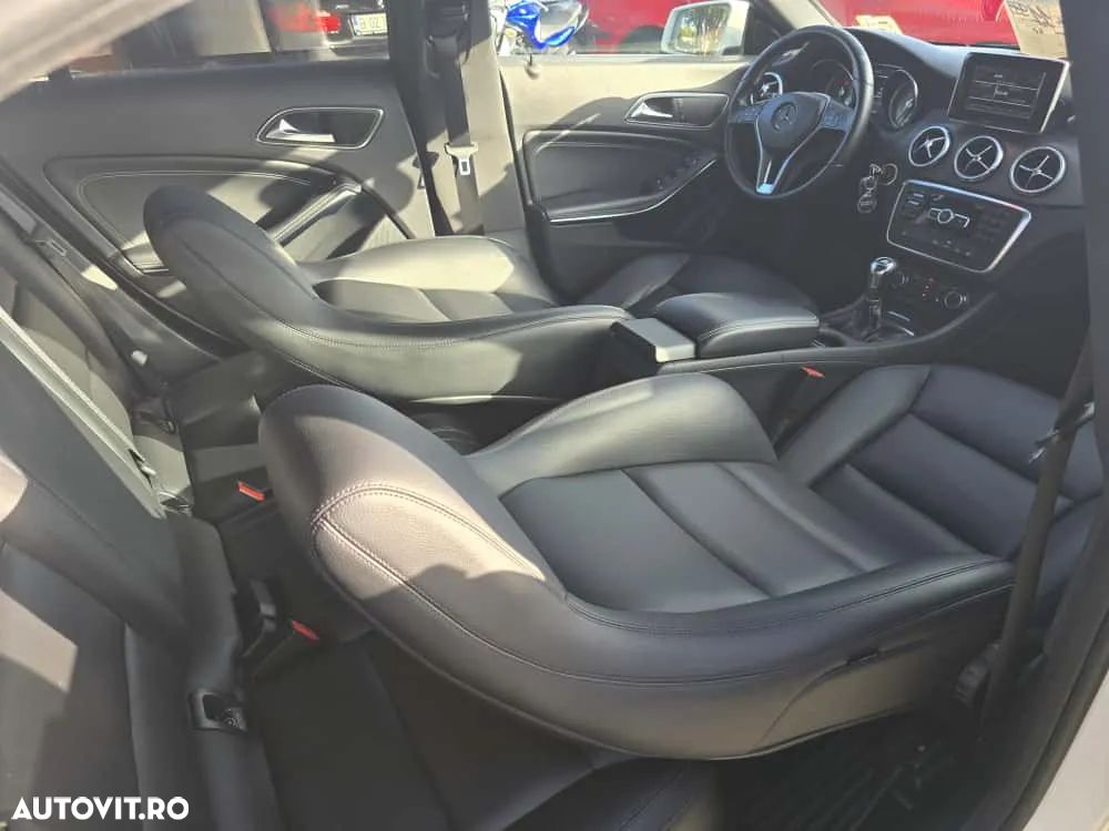 Mercedes-Benz CLA 180 Urban - 9