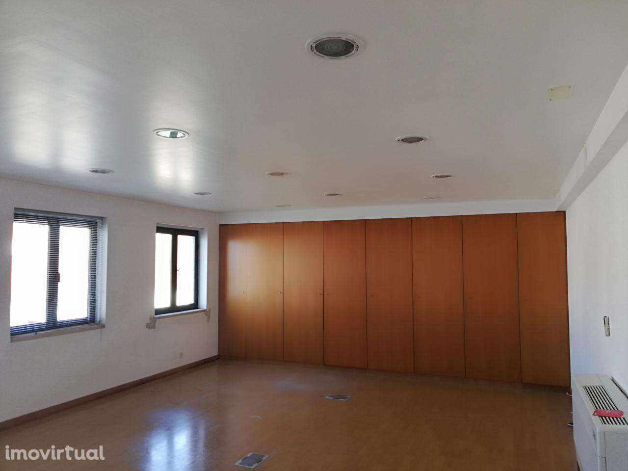 Escritório Fozcenter. Edifício Muito Bem Localizado - Grande imagem: 2/8