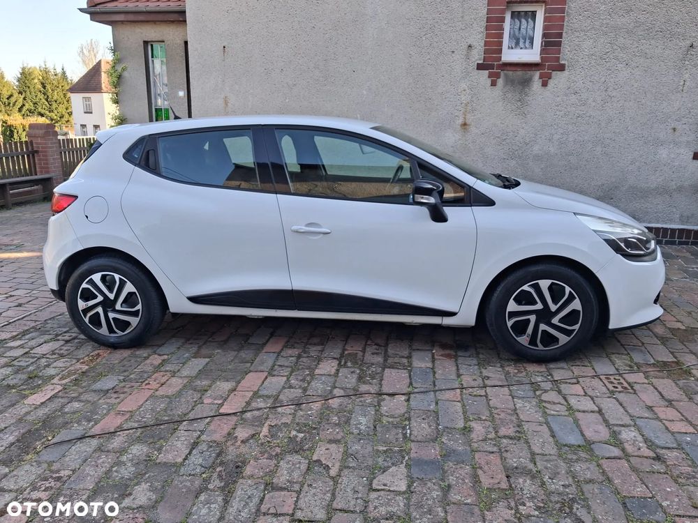 Renault Clio 1.2 16V 75 Life - 14