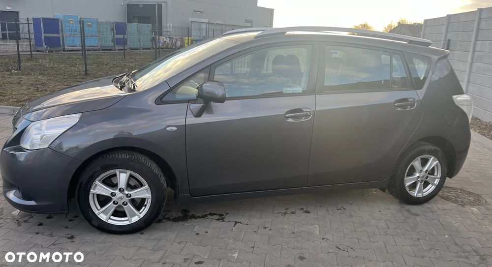 Toyota Verso 1.8 Sol 7os - 3