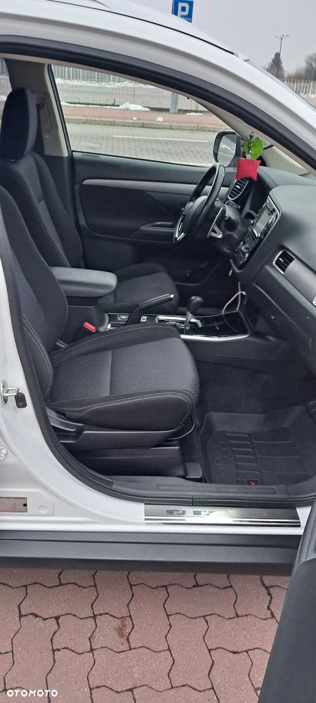 Mitsubishi Outlander 2.0 Intense + 4WD CVT - 10